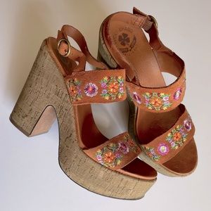 Lucky Brand 70s Style Chunky Platform Suede Sandal Floral Stitching Women’s 7.5